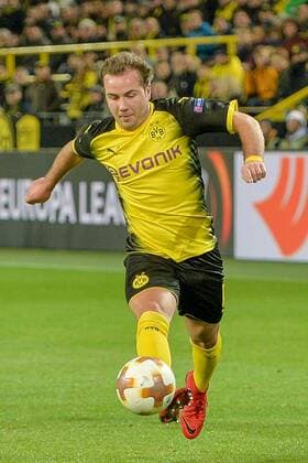 GER 1 FBL Borussia Dortmund vs RB Salzburg 08 03 2018 Signal Iduna Park Dortmund GER 1 FBL Borussia Dortmund vs. RB Salzburg im Bild Mario Goetze Götze 10 Borussia Dortmund Action Single image Cut Out with Ball nph Mauelshagen nph00321