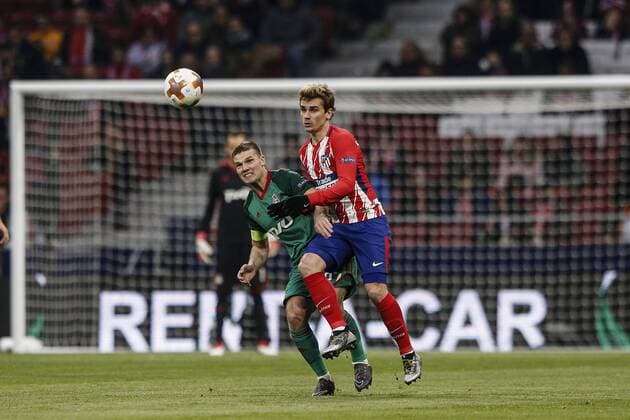 8th March 2018, Wanda Metropolitano, Madrid, Spain; UEFA Europa League football, round of 16, 1st leg, Atletico Madrid versus Lokomotiv& xa0;Moscow; Igor Denisov (Lokomotiv Moscu) fights for control of the ball with Antonie Griezmann (Atletico de Madrid)  ActionPlus11999235