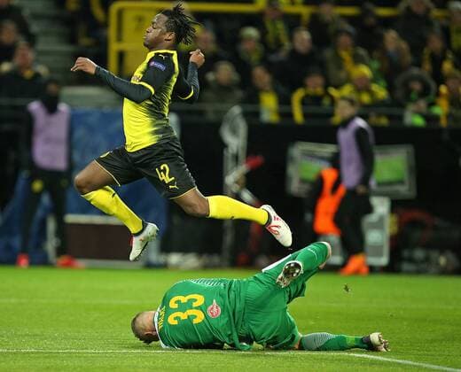 08 03 2018 Football UEFA Europa League 2017 2018 Eighth finals Borussia Dortmund RB Salzburg at Signal Iduna Park Dortmund v l Michy Batshuayi Dortmund against goalkeeper Alexander Walke RB Salzburg