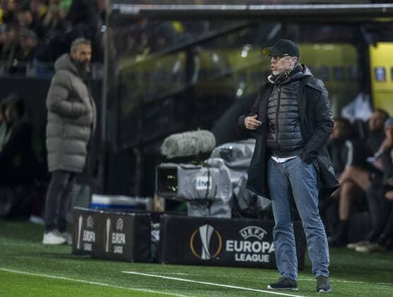 Football UEFA Europa League EL Season 2017 2018 Eighth finals Borussia Dortmund RB Salzburg in Dortmund North Rhine Westphalia Dortmund coach Peter Stöger gives his players instructions Copyright: xKirchner DavidxInderliedx