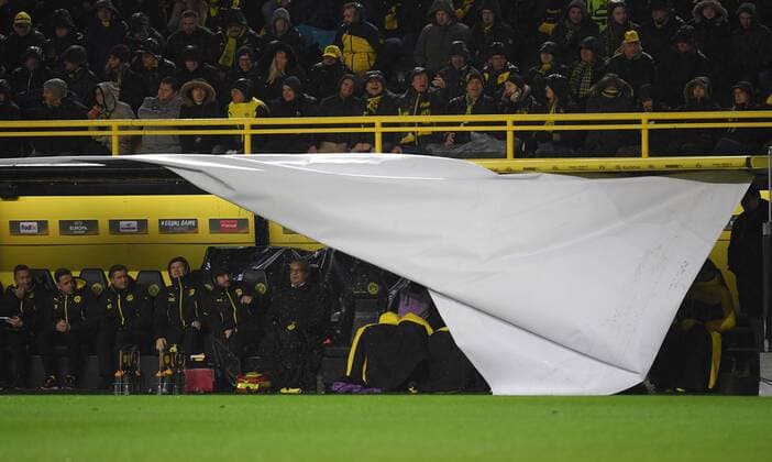 08 03 2018 Football Europa League Season 2017 2018 Round of 16 Borussia Dortmund RB Salzburg During the match, the Europa League foil tore off the roof of the coaching bench Team2