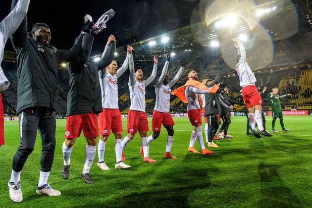 Salzburg player at the La Ola with the fans in the Europa League round of sixteen between Borussia Dortmund and FC Salzburg on 08 03 2018 Dortmund Copyright: xSchuelerx xEibnerx-xPressefotox EP_JSE