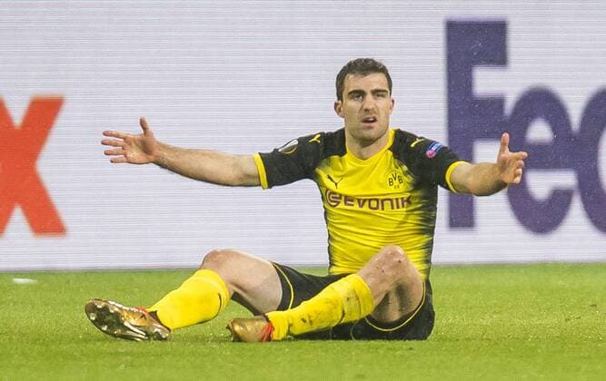 Football UEFA Europa League EL Season 2017 2018 Round of 16 Borussia Dortmund RB Salzburg in Dortmund North Rhine Westphalia Dortmunds Sokratis complains to referee Slavko Vincic Copyright: xKirchner DavidxInderliedx