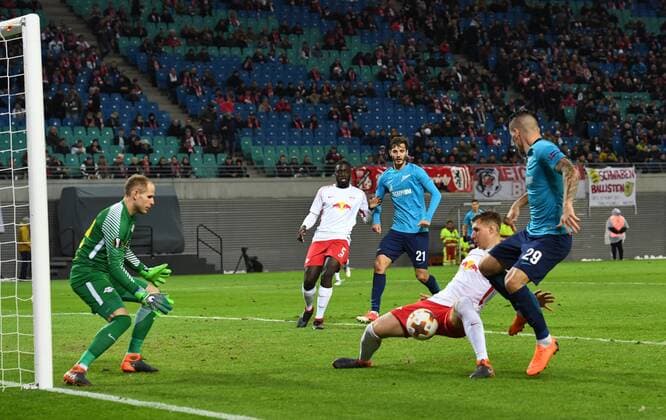Soccer Men Season 2017 2018 Europa League Eighth Final First leg RB Leipzig Zenit St Petersburg v l Goalkeeper Peter Gulacsi RB Leipzig Willi Orban RB Leipzig Anton Zabolotny 29 Zenit St Petersburg 08 03 2018 Copyright: xMatthiasxKochx