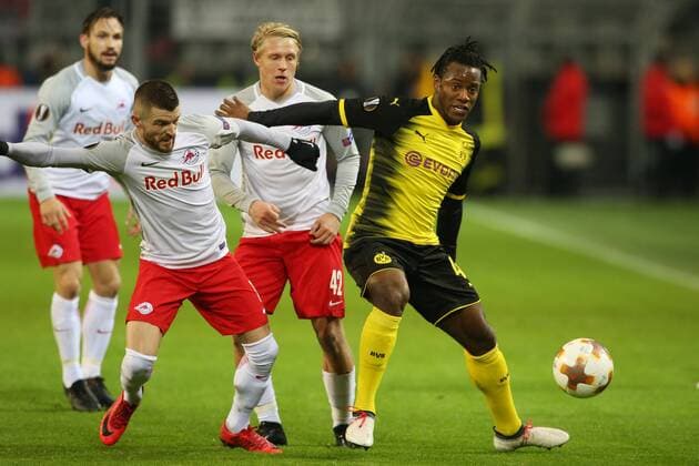 SOCCER - EL, Dortmund vs RBS DORTMUND,GERMANY,08.MAR.18 - SOCCER - UEFA Europa League, last sixteen, Borussia Dortmund vs Red Bull Salzburg. Image shows Valon Berisha (RBS) and Michy Batshuayi (Dortmund). GEPAxpictures xMathiasxMandl