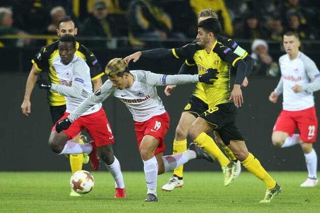 SOCCER - EL, Dortmund vs RBS DORTMUND,GERMANY,08.MAR.18 - SOCCER - UEFA Europa League, last sixteen, Borussia Dortmund vs Red Bull Salzburg. Image shows Hee Chan Hwang (RBS) and Mahmoud Dahoud (Dortmund). GEPAxpictures xMathiasxMandl