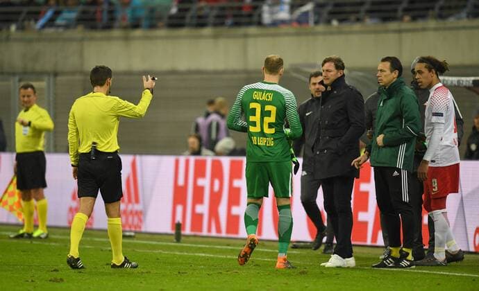 Soccer Mens Season 2017 2018 Europa League Eighth Final First leg RB Leipzig Zenit St Petersburg after the gate to 2 0 goalkeeper Peter Gulacsi RB Leipzig had to be treated at the center line on the right coach Ralph Hasenhuttl RB Leipzig 08 03 2018 Copyright: xMatthiasxKochx