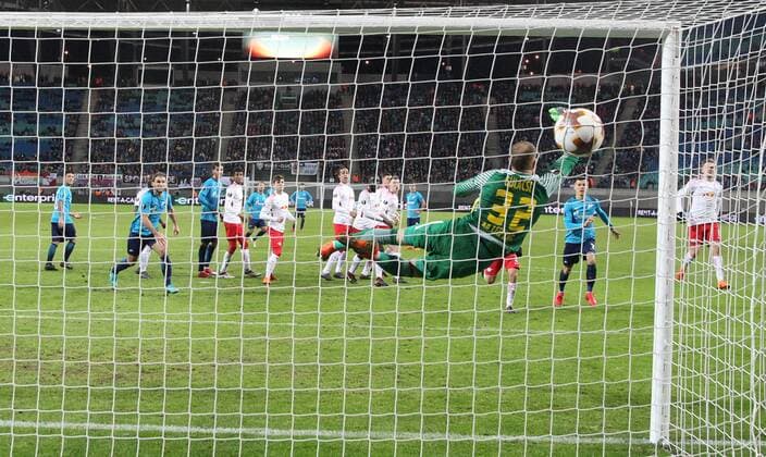 RB Leipzig St Petersburg Soccer Euro League Leipzig 08 03 2018 Red Bull Arena Soccer UEFA Euro League Round of 16 First leg RB Leipzig vs. FK Zenit St Petersburg Goal for Zenit Bild Goalkeeper Peter Gulacsi 32 RB Leipzig conceded the 1 2 goal by DomenicoÊCriscito 4 Zenit