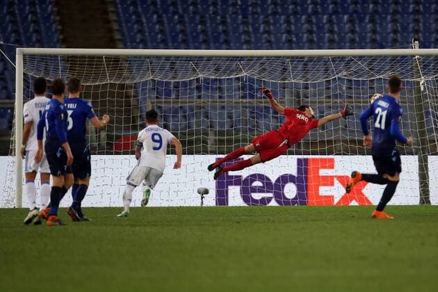 8th March 2018, Stadio Olimpico, Rome, Italy; UEFA Europa League football, round of 16, 1st leg, Lazio versus Dynamo Kyiv; Junior Moraes (L) of Dynamo Kyiv scores a goal in the 79th minute past goalkeeper Strakosha  ActionPlus11999413