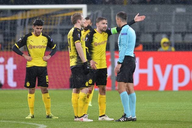 Football Europa League Round of 16 Borussia Dortmund FC Salzburg on 08 03 2018 at the Signal Iduna Park in Dortmund Marcel Schmelzer Dortmund center discussed with referee Slavko Vincic SVN right xTTx