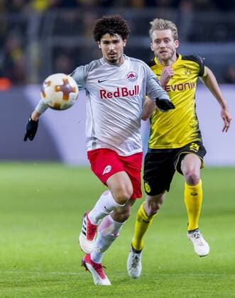 Football UEFA Europa League EL Season 2017 2018 Eighth finals Borussia Dortmund RB Salzburg in Dortmund North Rhine Westphalia Salzburgs Andre Ramalho l and Dortmunds Andre Schürle Schuerrle are fighting for the ball Copyright: xKirchner DavidxInderliedx