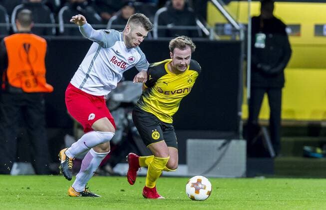 Football UEFA Europa League EL Season 2017 2018 Eighth finals Borussia Dortmund RB Salzburg in Dortmund North Rhine Westphalia Dortmunds Mario Götze Goetze r and Salzburgs Duje Caleta Car fight for the ball Copyright: xKirchner DavidxInderliedx