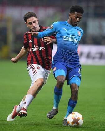 (180309) -- MILAN, March 9, 2018 -- AC Milan s Davide Calabria (L) competes with Arsenal s Ainsley Maitland-Niles during a Europa League round of 16 first leg soccer match between AC Milan and Arsenal at the San Siro stadium in Milan, Italy, March 8, 2018. Arsenal won 2-0. ) (SP)ITALY-MILAN-EUROPA LEAGUE-AC MILAN VS ARSENAL AlbertoxLingria 