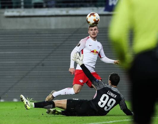 (180309) -- LEIPZIG, March 9, 2018 -- Leipzig s Timo Werner (Top) takes a shot and scores during a Europa League round of 16 first-leg soccer match between RB Leipzig of Germany and Zenit St. Petersburg of Russia, in Leipzig, Germany, on March 8, 2018. Leipzig won 2-1. ) (SP)GERMANY-LEIPZIG-SOCCER-UEFA EUROPA LEAGUE-LEIPZIG VS ZENIT ShanxYuqi 