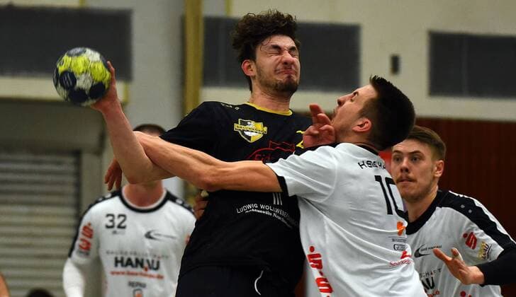09 03 2018 xpsx Handball 3 Liga HSG Hanau SG Bruchköbel v Edi Pjanic Bruchköbel Marc Strohl Hanau Hanau Hessen Germany