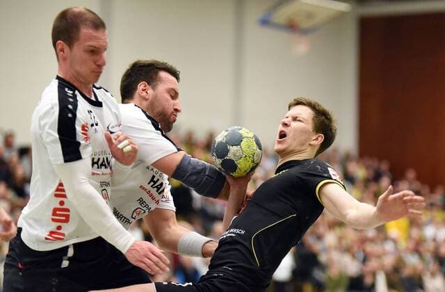 Björn Christoffel Hanau Lukas Lorenz Hanau Jonas Ulshöfer Bruchköbel Hanau Hessen Germany 09 03 2018 xpsx Handball 3 Liga HSG Hanau SG Bruchköbel v