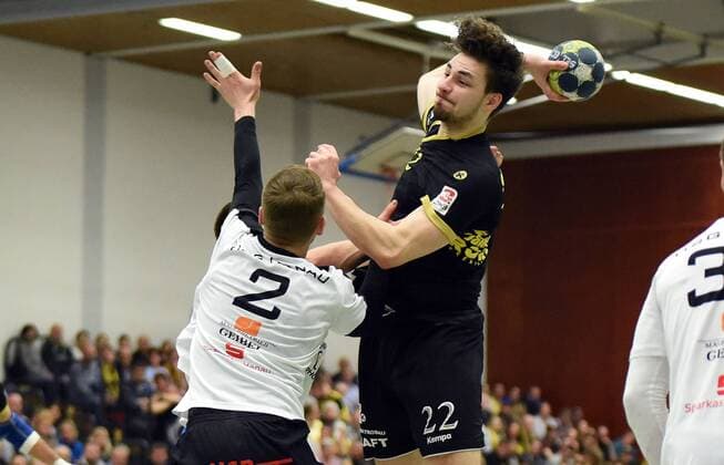 09 03 2018 xpsx Handball 3 League HSG Hanau SG Bruchköbel Jan Eric Ritter Hanau Edi Pjanic Bruchköbel Hanau Hessen Germany