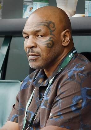 INDIAN WELLS, CA - MARCH 09: Former professional boxer Mike Tyson in the stands on center court during the Simona Halep (ROU) vs. Kristyna Pliskova (CZE) WTA Tennis Damen tennis match during the BNP Paribas Open played on March 9, 2018 at the Indian Wells Tennis Garden in Indian Wells, CA. (Photo by John Cordes Icon Sportswire) TENNIS: MAR 09 BNP Paribas Open Icon506180309037 EDITORIAL USE ONLY