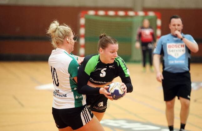 TV Nellingen VfL Oldenburg Germany Ostfildern 10 03 2018 Handball Women Bundesliga Season 2017 2018 TV Nellingen VfL Oldenburg v Simone Spur Petersen VfL Oldenburg Annika Blanke TV Nellingen