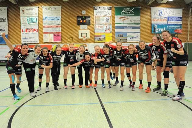 Cheers of the Kuties after the home win SG H2Ku Herrenberg Kuties Handball league match 10 03 2018 Photo TBaur Eibner Herrenberg Copyright: xBaur xEibner-Pressefotox EP_Toba