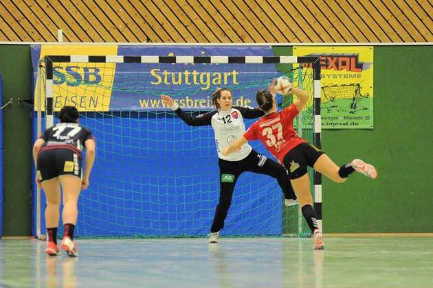 Monika Lide SG H2Ku Herrenberg Kuties 12 in goal against Zeliha Puls HL Buchholz 08 Rosengarten 37 SG H2Ku Herrenberg Kuties Handball league match 10 03 2018 Photo TBaur Eibner Herrenberg Copyright: xBaur xEibner-Pressefotox EP_Toba
