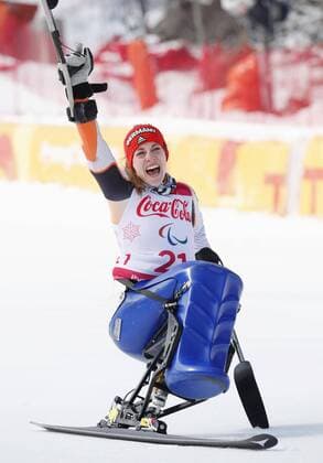 Themen der Woche - SPORT Bilder des Tages - SPORT Pyeongchang Paralympics Anna Schaffelhuber (C) of Germany celebrates after winning the women s downhill sitting event at the Pyeongchang Paralympics, South Korea, on March 10, 2018. 