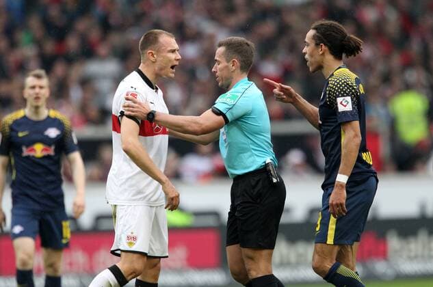 Football 1 Bundesliga VfB Stuttgart RB Lepizig 26 Matchday 11 03 2018 Mercedes Benz Arena Stuttgart xmdx rudelbildung Holger BADSTUBER 28 VfB Stuttgart Referee Tobias STIELER Yussuf POULSEN 9 RB Leipzig VfB Stuttgart RB Leipzig