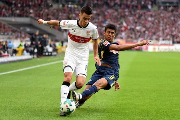 Erik Thommy (VfB Stuttgart), Bernardo Fernandes da Silva Junior (RB Leipzig). Deutschland, Stuttgart: Fussball, Bundesliga: VfB Stuttgart vs RB Leipzig am 11.03.2018, Mercedes-Benz Arena. *** Erik Thommy VfB Stuttgart Bernardo Fernandes da Silva Junior RB Leipzig Germany Stuttgart Sport Soccer Bundesliga VfB Stuttgart vs RB Leipzig am 11 03 2018 Mercedes Benz Arena