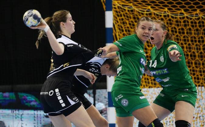 Ludwigsburg Handball EHF Champions League SG BBM Bietigheim vs FTC Rail Cargo Hungaria from left Ines Ivancok BBM Noemi Hafra Hungaria