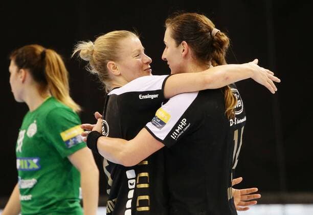 Ludwigsburg Handball EHF Champions League SG BBM Bietigheim vs FTC Rail Cargo Hungaria Cheers Bietigheim from left Antje Lauenroth Karolina Kudlacz Gloc BBM