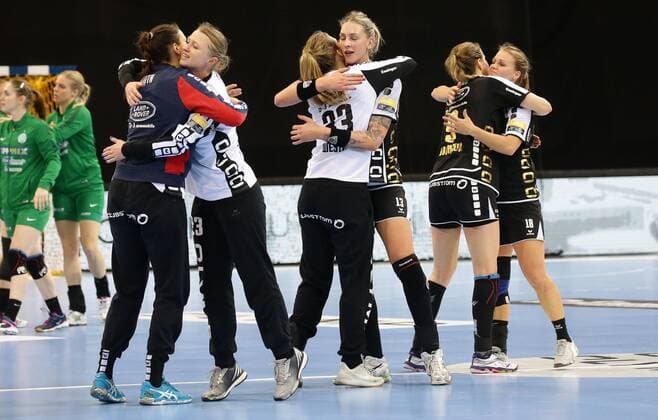 Ludwigsburg Handball EHF Champions League SG BBM Bietigheim vs FTC Rail Cargo Hungaria Jubilee Bietigheim from left Nicole Roth Valentyna Salamakha Tess Wester Luisa Schulkze Ines Ivancok Mille Hundahl Bietigheim