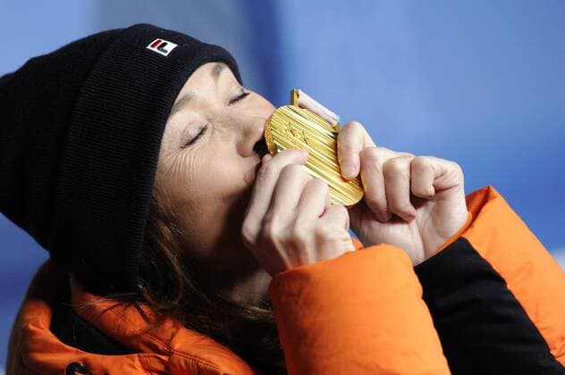 13-3-2018 SNOWBOARDEN: PARALYMPISCHE SPELEN: PARALYMPIC GAMES: PYEONGCHANG 2018 Medaille ceremonie. Goud. Bibian Mentel. Foto: Mathilde Dusol. xVIxVIxImagesx xSoenarxChamidxsportfotografiexIVx 10334443