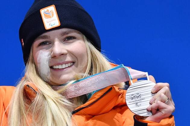 13-3-2018 SNOWBOARDEN: PARALYMPISCHE SPELEN: PARALYMPIC GAMES: PYEONGCHANG 2018 Medaille ceremonie. Zilver. Lisa Bunschoten. Foto: Mathilde Dusol. xVIxVIxImagesx xSoenarxChamidxsportfotografiexIVx 10334444