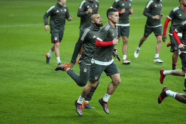 the players are warming up Arturo Vidal 23 FC Bayern Munich James Rodriguez 11 FC Bayern Muenchen Training FC Bayern Muenchen Soccer Eighth-final Champions League 13 03 2018 Istanbul Istanbul Turkey Copyright: xkolbert-press ChristianxKolbertx