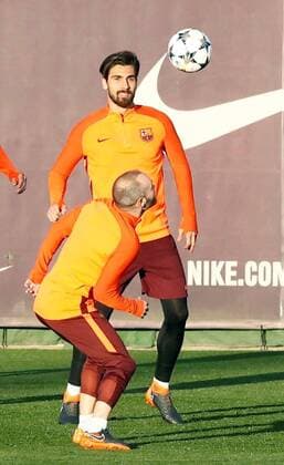 FC Barcelona Barca s Andre Gomes (back) and Andres Iniesta (front) attend a training session of the team at the sports complex in Sant Joan Despi, Barcelona, Spain, 13 March 2018. FC Barcelona will face Chelsea FC on a Champions League round of 16 second leg soccer match on 14 March 2018 at the Camp Nou stadium in Barcelona. FC Barcelona s presser !ACHTUNG: NUR REDAKTIONELLE NUTZUNG!  Copyright: xAlbertoxEstevezx GRAF1399 20180313-636565660122419057