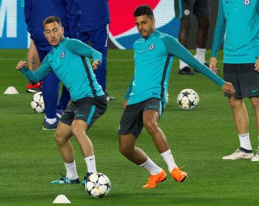 Chelsea FC s Eden Hazard (L) and Jake Clarke Saltercon participate in a training session of the team at the Camp Nou stadium in Barcelona, Catalonia, Spain, 13 March 2018. Chelsea FC will face FC Barcelona Barca tomorrow for the UEFA Champions League round of 16 second leg match. Chelsea s training session !ACHTUNG: NUR REDAKTIONELLE NUTZUNG!  Copyright: xEnricxFontcubertax BCN002 20180313-636565710156709057