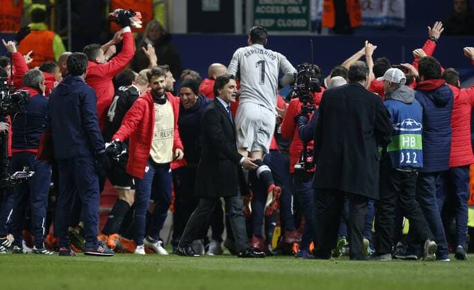 Vincenzo Montella manager of Sevilla and his team celebrate winning the Champions League Round of 16 match at Old Trafford Stadium, Manchester. Picture date: March 13th 2018. Picture credit should read: Andrew Yates Sportimage EDITORIAL USE ONLY. No use with unauthorised audio, video, data, fixture lists, club league logos or live services. Online in-match use limited to 120 images, no video emulation. No use in betting, games or single club league player publications.