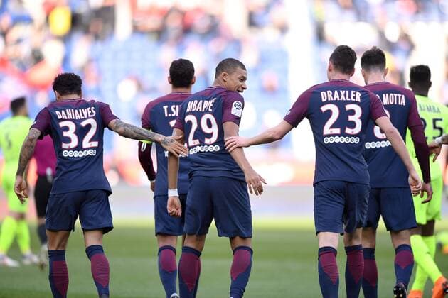 29 KYLIAN MBAPPE (PSG) - 23 JULIAN DRAXLER (PSG) - JOIE FOOTBALL : Paris SG vs Angers - Ligue 1 Conforama - 14 03 2018 AnthonyBIBARD FEP Panoramic 