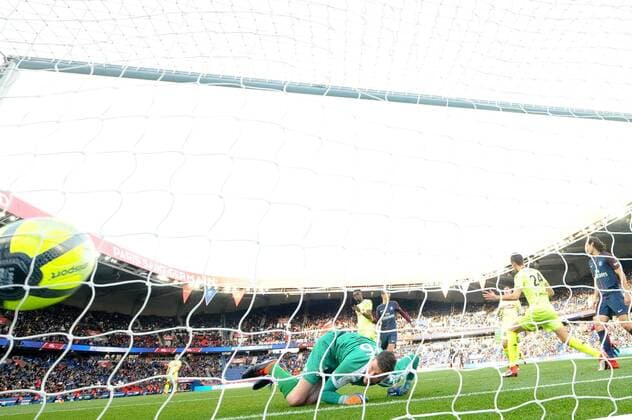 Fußball, Paris Saint Germain - Angers SCO 29 KYLIAN MBAPPE (PSG) - BUT - BALLON FOOTBALL : Paris SG vs Angers - Ligue 1 Conforama - 14 03 2018 AnthonyBIBARD FEP Panoramic 