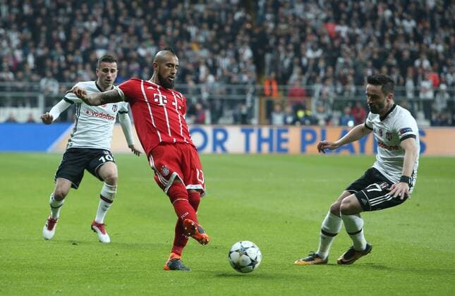 Gokhan Gonul of Besiktas and Arturo Vidal of Bayern Munchen during the Champions league second leg match between Besiktas and Bayern Munchen at Vodafone Park in Istanbul , Turkey on March 14 , 2018. 