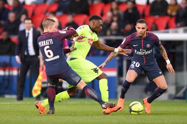 Fußball, Paris Saint Germain - Angers SCO 07 KARL TOKO EKAMBI (SCO) - 20 LAYVIN KURZAWA (PSG) FOOTBALL : Paris SG vs Angers - Ligue 1 Conforama - 14 03 2018 AnthonyBIBARD FEP Panoramic 