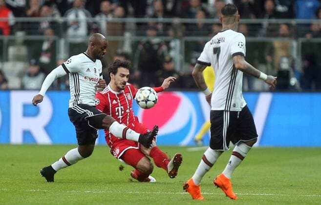 Fußball, CL, Besiktas Istanbul - Bayern München Bayern Munich™s Mats Hummels and Besiktas Vagner Love during Besiktas - Bayern Munich UEFA Champions League round of 16 second leg soccer match in Vodafone Arena, Istanbul, Turkey, Mar 14, 2018.  Copyright: TolgaxAdanali 15949789