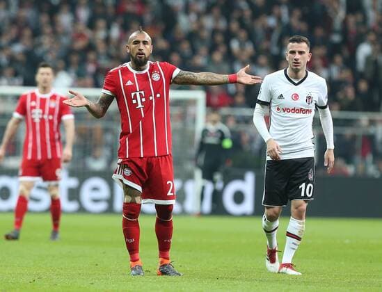 Oguzhan Ozyakup (R) of Besiktas and Arturo Vidal of Bayern Munchen during the Champions league second leg match between Besiktas and Bayern Munchen at Vodafone Park in Istanbul , Turkey on March 14 , 2018. 
