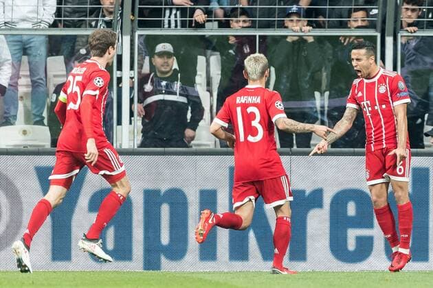 (L-R) Thomas Muller of FC Bayern Munich, Rafael Alcantara do Nascimento (Rafinha) of FC Bayern Munich, Thiago Alcantara do Nascimento of FC Bayern Munich during the UEFA Champions League round of 16 match between Besiktas AS and Bayern Munchen at the Vodafone Arena on March 14, 2018 in Istanbul, Turkey UEFA Champions League 2017 2018 xVIxVIxImagesx xGerritxvanxKeulenxIVx 10345204