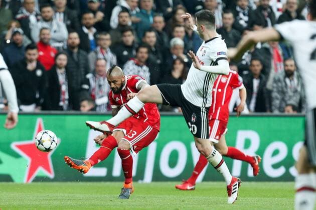 In action with Arturo Vidal 23 FC Bayern Muenchen and Oguzhan Ozyakup 10 Besiktas Istanbul Besiktas Istanbul vs Bayern Munich Soccer Eighth-final Champions League 14 03 2018 Istanbul Istanbul Turkey Copyright: xkolbert-press ChristianxKolbertx