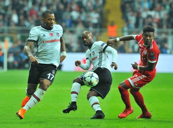 Fußball, CL, Besiktas Istanbul - Bayern München Besiktas Jeremain Lens, Vagner Love Bayern Munich™s David Alaba during Besiktas - Bayern Munich UEFA Champions League round of 16 second leg soccer match in Vodafone Arena, Istanbul, Turkey, Mar 14, 2018.  15949902
