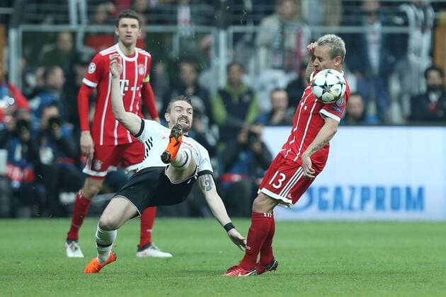 In a duel action with Caner Erkin 88 Besiktas Istanbul and Rafinha 13 Bayern Munich Besiktas Istanbul vs Bayern Munich Soccer Eighth-final Champions League 14 03 2018 Istanbul Istanbul Turkey Copyright: xkolbert-press ChristianxKolbertx