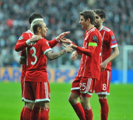Bilder des Tages - SPORT Bayern Munich s Rafinha celebrate his goal with his teammates during Besiktas - Bayern Munich UEFA Champions League round of 16 second leg soccer match in Vodafone Arena, Istanbul, Turkey, Mar 14, 2018.  Copyright: AzizxUzun 15950068