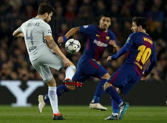 FC Barcelona Barca s Lionel Messi (R) vies for the ball with Chelsea s Cesc Fabregas during the UEFA Champions League round of 16 second leg match between FC Barcelona and Chelsea at the Camp Nou stadium in Barcelona, Catalonia, Spain, 14 March 2018. FC Barcelona vs. Chelsea !ACHTUNG: NUR REDAKTIONELLE NUTZUNG!  Copyright: xEnricxFontcubertax BCN010 20180314-636566606438801176