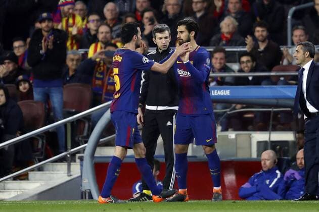 (l-r) Sergio Busquets of FC Barcelona Barca Andre Gomes of FC Barcelona during the UEFA Champions League round of 16 match between FC Barcelona and Chelsea FC at the Camp Nou stadium on March 14, 2018 in Barcelona, Spain. UEFA Champions League 2017 2018 xVIxVIxImagesx xMauricexvanxSteenxIVx 10346822